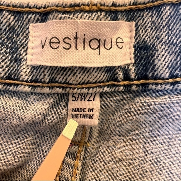 Vestique Women’s Shorts Jean 2-tone Distressed Grunge Size 5 /W27 Raw Hem 90s - Picture 4 of 10